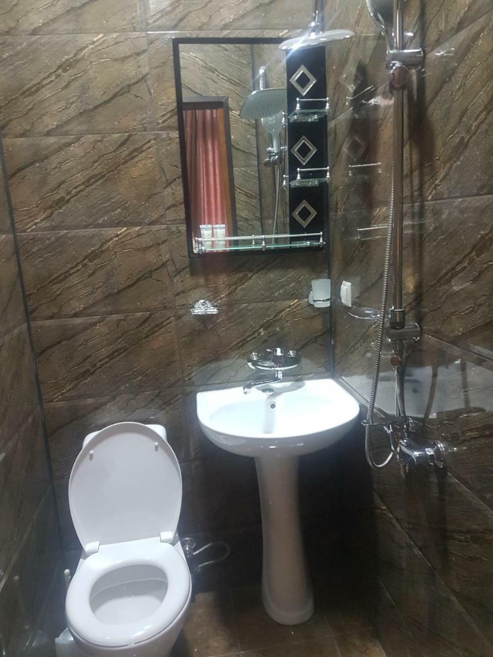 Hotel Leader Tbilisi Ngoại thất bức ảnh