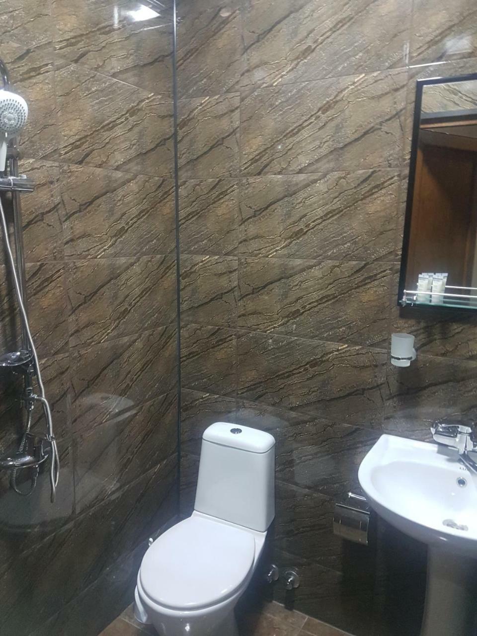 Hotel Leader Tbilisi Ngoại thất bức ảnh
